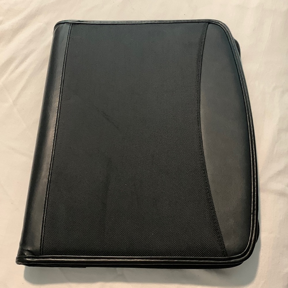 Leeds Zippered Portfolio